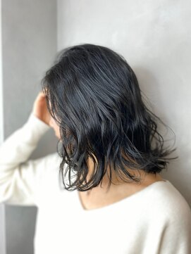 ラトリエ ブロカント 立川北口店(L'atelier BROCANTE) ウォーターフォール 濃紺 黒髪 伸ばしかけ ふわミディ