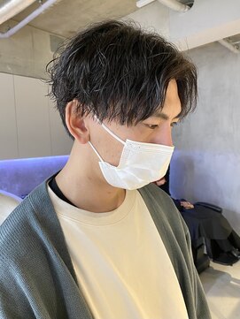 エリマ 調布(elima) ツイストスパイラル/波巻きパーマ/センターパート/前下がり/調布