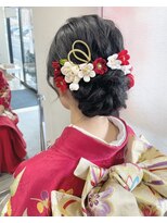 パリスパート2&nbsp;振袖 シンプル タイト 大きな 編み込み シニヨン ヘアアレンジ