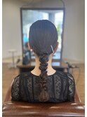 タイトな編みおろしヘアセット