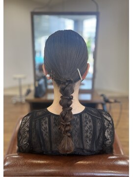 ピスヘアー(PITH HAIR) タイトな編みおろしヘアセット