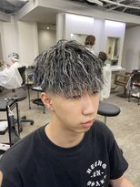 フライ 東通り店(Frei)&nbsp;極細ホワイトハイライト