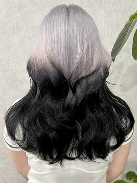 ロウル 渋谷(LOWRL) ホワイト×ブラック/ルーツカラーデザイン/ケアブリーチ