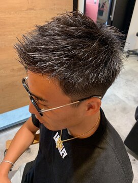 ラックスビーギャラリー なんば駅前店(LUXBE GALLERY) メンズ/眉毛/パーマ/ブリーチ/メンズカット/ツイストスパイラル