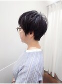 30代40代50代おすすめ　パーマを活かした黒髪ナチュラルショート