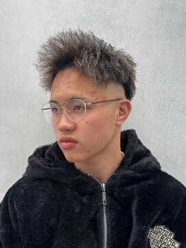 MEN’S HAIR/ツイストスパイラル/ホワイトハイライト/西院/眉毛