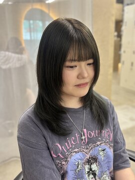 ウリ 横浜(uli) ハッシュウルフカット×艶髪オリーブグレー