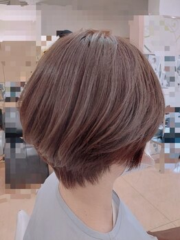 シャンゼ 新阪急ホテル店の写真/髪質、ダメージの状態に合わせて色味をコントロールし、均一なカラーを実現！なりたい希望のカラーが叶う♪