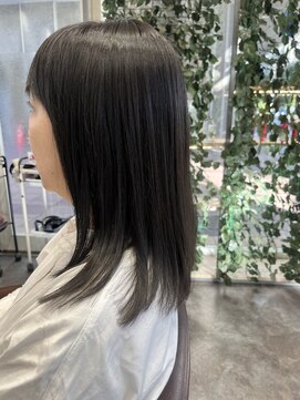 ビースリー ロア 前上がりロングヘア　2023/11/4