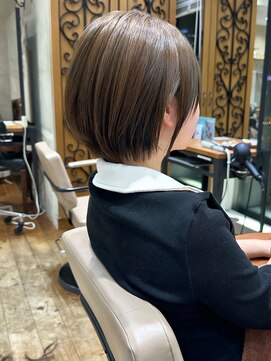 アフロート ルヴア(AFLOAT RUVUA) みねスタイル♪ 似合わせ ショート ボブ 20代 30代 小顔 新宿