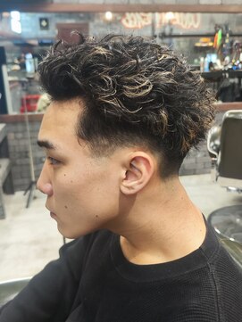 フォーコーナーズカットショップスリーセント 栄(FourCornersCutShop 3/cent) 仏陀パーマ/フェードカット/ブッダパーマ/スパイキーショート