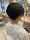 20代大人可愛いセンターパートハンサムショートボブメンズライク