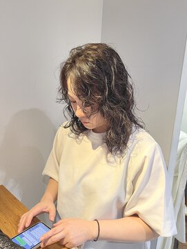 ブルーム ヘア デザイン(bloom hair design) モードに揺れるトレンドカール