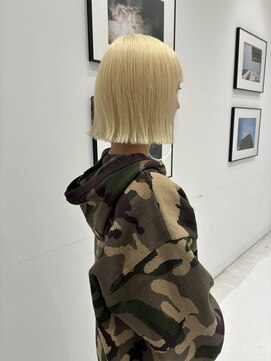 ハイブ 金沢(Hive) 抜きっぱなしブロンド　ぱつっとボブ　切りっぱなし
