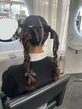 コアブラン 原宿 明治神宮前(CORE blanc) ツインアレンジ/編み込みツイン/リボンアレンジ/原宿/ヘアセット