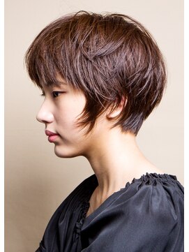 エン(YENN) 凛としたショートスタイル