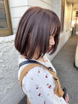 モニュメント(Monument) ピンクグレージュ・内巻きボブ