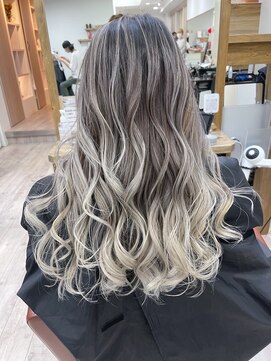 ジゼル(gisele) (稲毛)ホワイト系バレイヤージュ