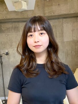 ハーフアンドハーフ(HALF and HALF) レイヤーカット/ミディアムレイヤー/赤み消しカラー