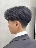 テーパーフェードで海外メンズスタイルに