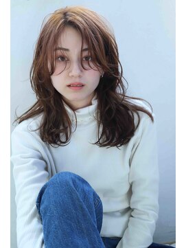 カルマ ヘアー(calma hair) 優しく揺れる、大人フェミニンヘア