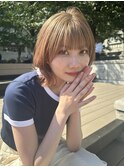 夏に映えるベージュカラー×くびれボブ