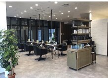 グラムバイノヴェル(glam by NOVEL)の雰囲気(駅近の好立地/店舗裏に市営駐車場有)