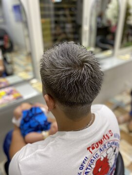 スタイリングワークス コレクション(styling works COLLECTION) 刈り上げシルバーヘアー