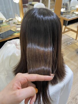 ネオリーブ チロル 横浜西口店(Neolive CiroL.) 艶髪ストレート 酸性ストレート 縮毛矯正