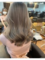 ライズ バイ レボ(RISE by REVO)&nbsp;ペールベージュセクションカラーグラデーションカラー外ハネボブ