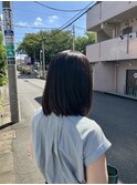 ミディアム前下がりボブ