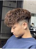 外国人スペインカール 刈り上げ眉カットツイストスパイラル