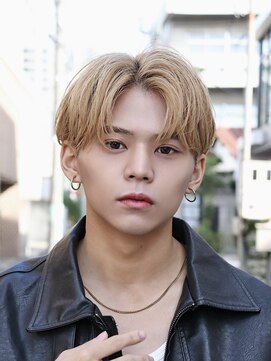 エース(ACES) ナチュラルセンターパートコンマヘア刈り上げマッシュ