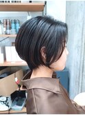前下がりハンサムショート