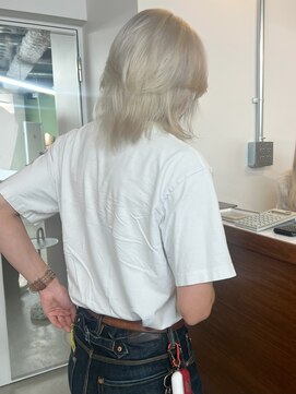 リヴ ウメダ(LIV umeda) ホワイトブロンド/ブリーチ/ダブルカラー【梅田】