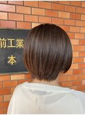 ショートボブに白髪ぼかしハイライト
