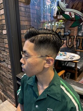 フォーコーナーズ(Four Corners) サイドパート/スキンフェード/バーバー/刈り上げ