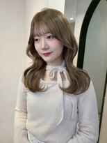 リタ(Lita)&nbsp;大人韓国風くびれヘア×透明感ミルクティー