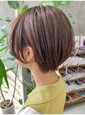 アッシュブラウン、マニッシュショート、耳掛け、ショートボブ