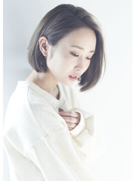 ロミー 本厚木(ROMMY.) シアーベージュ 小顔 暗髪 前下がり ボブ