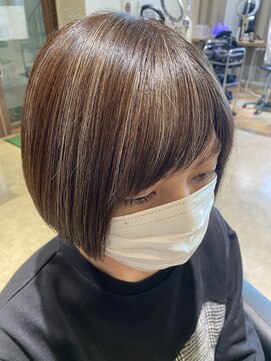 ヘアサロン フラット(hair salon flat) シークレットハイライト大人ノーブルミニボブツヤ髪前髪あり