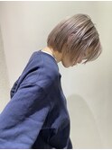 ホワイトベージュ×ボブヘアー