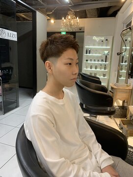 アイズ 海老名(AIZU) ジェットモヒカンスウィングアップバングスキンフェード骨格矯正