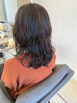 ヨンド(yond) ミディアムレイヤースパイラルパーマ顔まわり前髪群馬太田