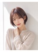ショートボブ×ひし形シルエット×艶感ベージュ