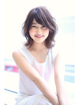 フラップ(FLAP) 【FLAP】ひし形シルエットが可愛い外ハネミディ