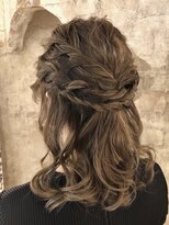 マギーヘア(magiy hair)&nbsp;[meyou]ルーズウェーブハーフアップ