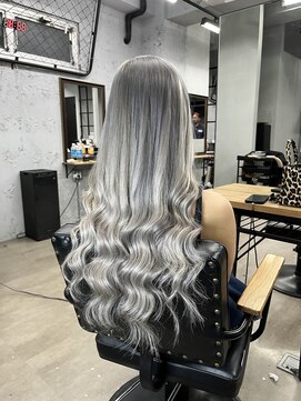 ワン(ONE) グレー