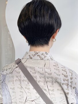 モリオ フロム ロンドン 大宮2号店(morio from London) 【なかじま ひびき】黒髪ハンサムショート