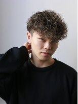 グルーマーズトウキョウ(GROOMER/S TOKYO)&nbsp;スペインカール　ハイライト　海外ヘア　メンズパーマ　フェード